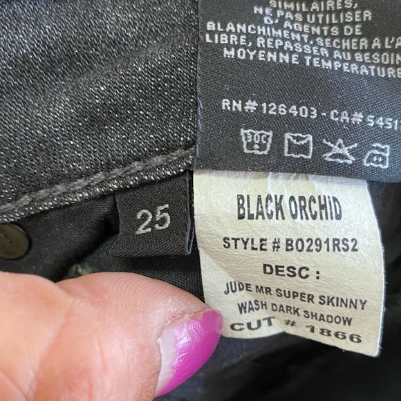 Black Orchid Dark Shadow Jude Mid Rise Super Skinny Jeans - Picture 7 of 9